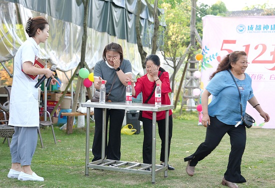 【感恩有你，白衣天使在行動】昨日，成都神康癲癇醫院開展國際護士節戶外團建