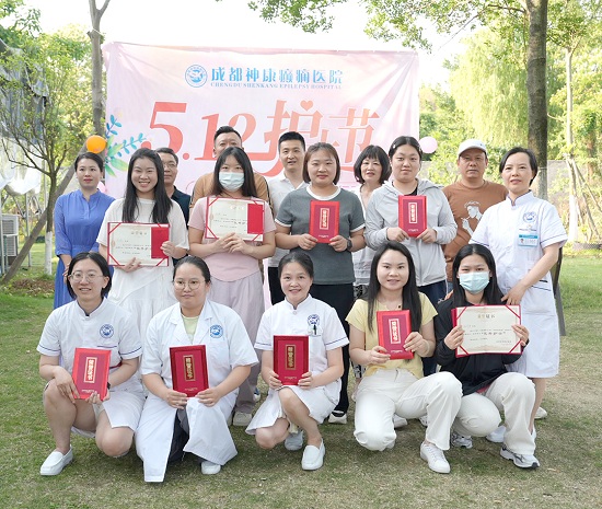 【感恩有你，白衣天使在行動】昨日，成都神康癲癇醫院開展國際護士節戶外團建