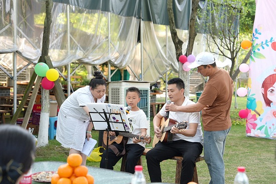 【感恩有你，白衣天使在行動】昨日，成都神康癲癇醫院開展國際護士節戶外團建