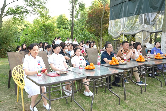【感恩有你，白衣天使在行動】昨日，成都神康癲癇醫院開展國際護士節戶外團建
