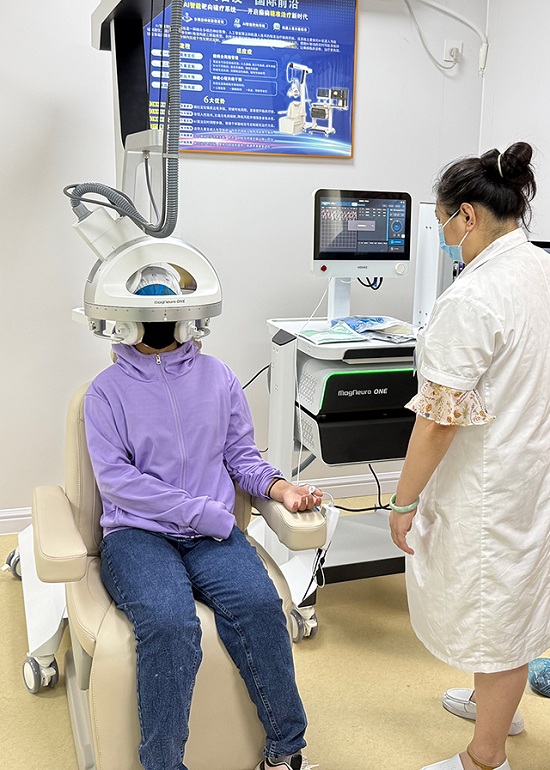 四川電視臺(tái)新聞?lì)l道《現(xiàn)場(chǎng)快報(bào)》：國(guó)際癲癇關(guān)愛日，“關(guān)愛困境癲癇病患者”公益項(xiàng)目啟動(dòng)!